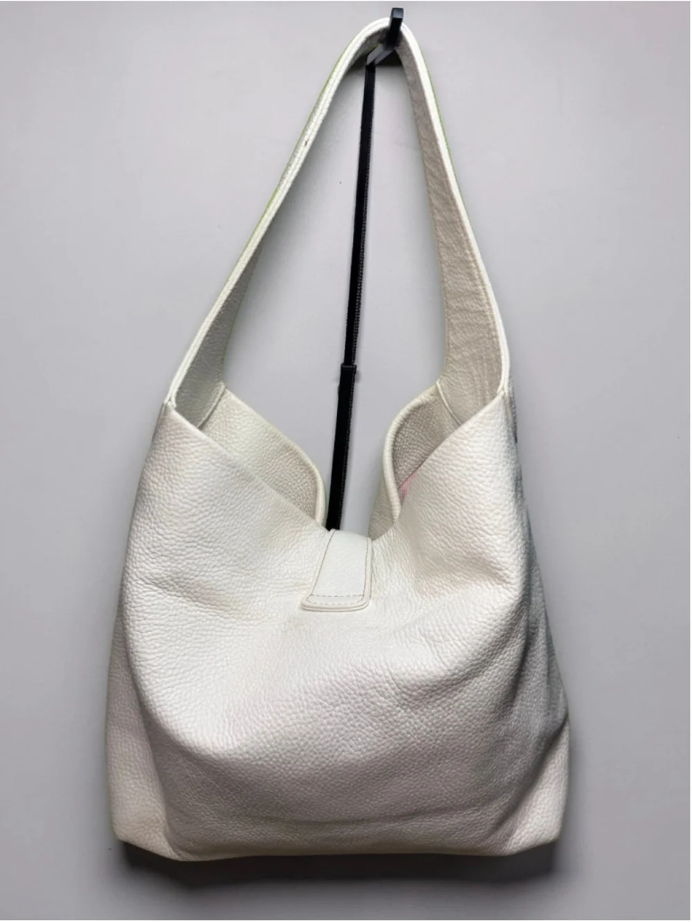 Dooney & Bourke Pebble Grain Logo Lock Sac / Hobo Shoulder Bag
